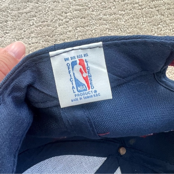 VINTAGE Detroit Pistons Blue and Red Cap - Picture 8 of 9